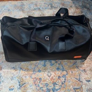 Stitch vintage modern black bag 🔥